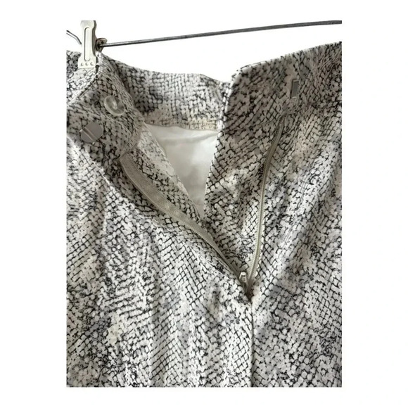 Ann Taylor Snake print Cropped Wide Leg Pants Size 2 - Picture 4 of 7